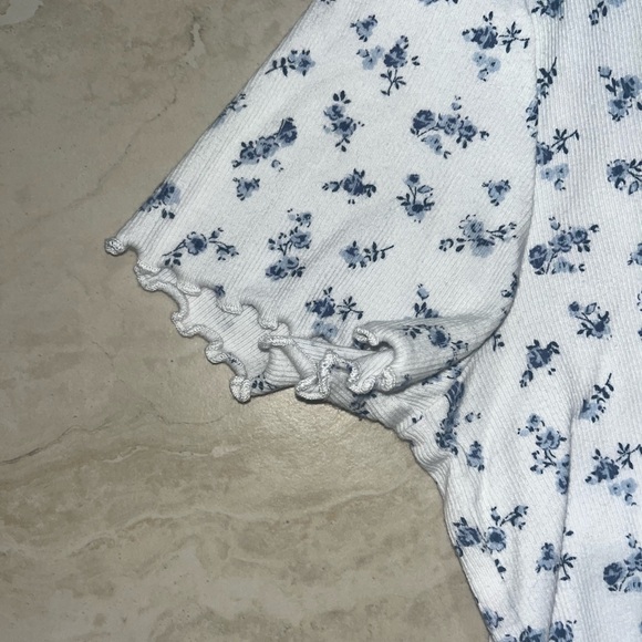 Blue Floral Hollister Baby Tee - Picture 4 of 4